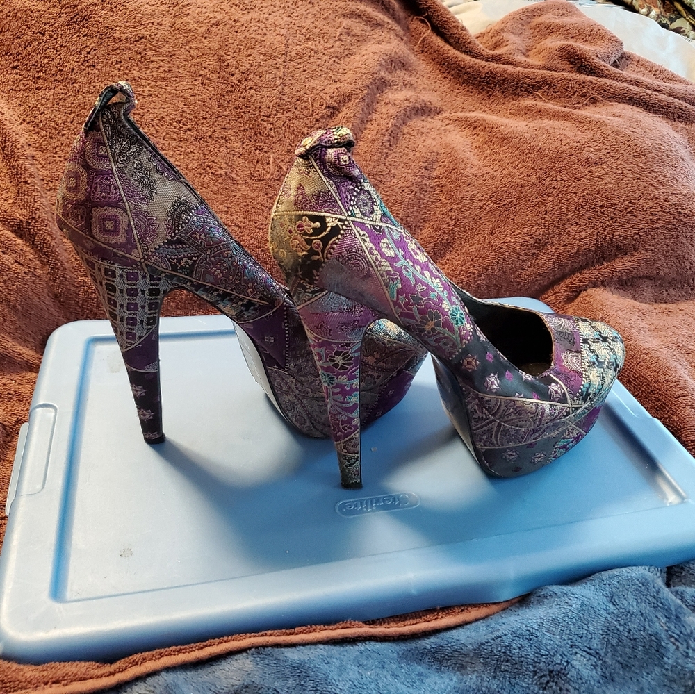 Heels - Picture 4 of 4